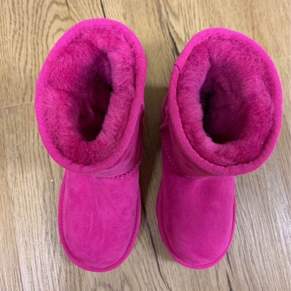 COPY - Brand New Toddler/Girl Uggs - Picture 2 of 5
